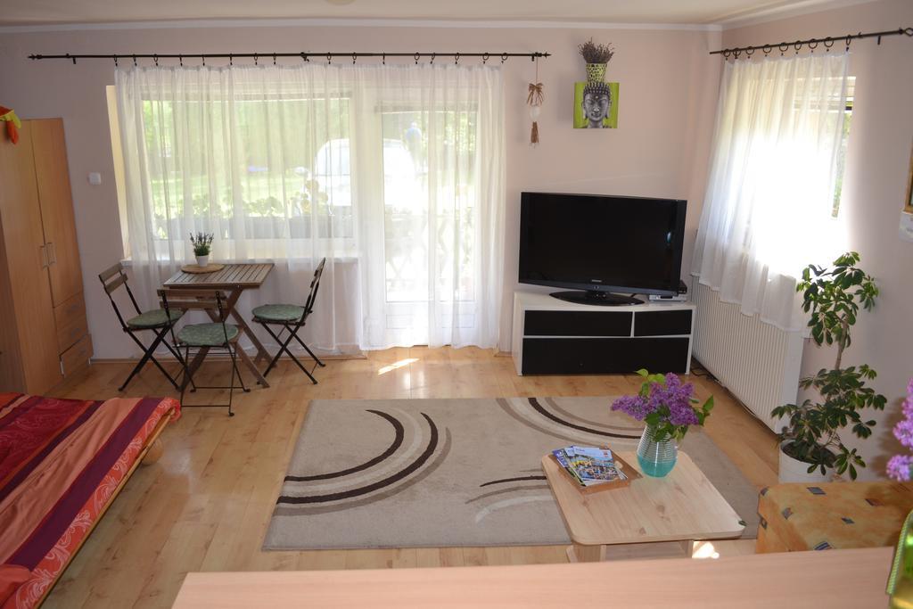 Tulipan Apartman Еґер Екстер'єр фото