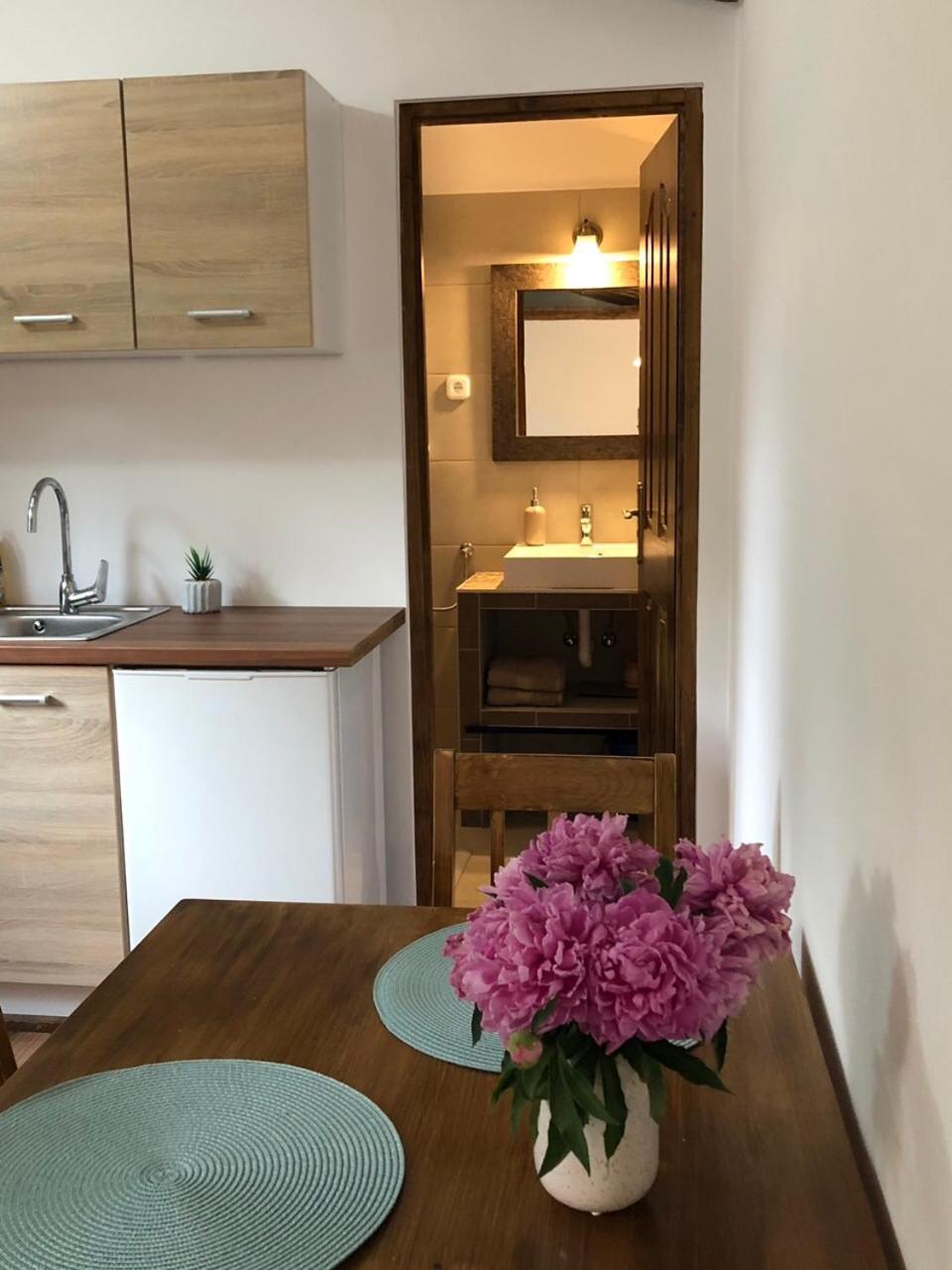 Tulipan Apartman Еґер Екстер'єр фото