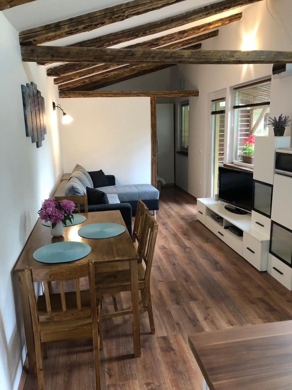 Tulipan Apartman Еґер Екстер'єр фото